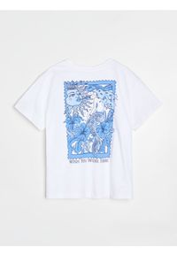 Sinsay - Bawełniana koszulka z nadrukiem na plecach - biały. Kolor: biały. Materiał: bawełna. Wzór: nadruk #1