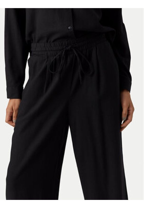 Vero Moda Spodnie materiałowe Jesmilo 10287363 Czarny Regular Fit. Kolor: czarny. Materiał: len