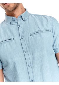 TOP SECRET - Denimowa koszula z krótkim rękawem, shaped fit. Kolor: niebieski. Materiał: dzianina, len. Długość rękawa: krótki rękaw. Długość: krótkie. Sezon: lato. Styl: klasyczny, elegancki #4