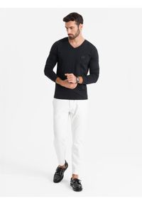 Ombre Clothing - Longsleeve męski V-neck SLIM FIT z elastanem i printem – czarny V1 OM-LSBC-0123 - XXL. Okazja: na co dzień. Typ kołnierza: dekolt w serek. Kolor: czarny. Materiał: elastan. Długość rękawa: długi rękaw. Wzór: nadruk. Styl: klasyczny, casual #6