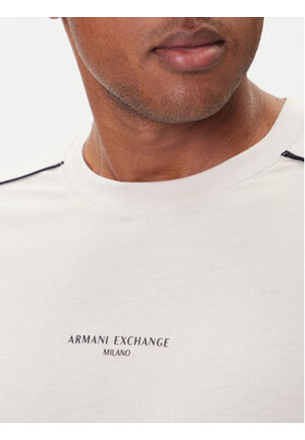 Armani Exchange T-Shirt XM001360 AF10358 U1013 Écru Regular Fit. Kolor: kremowy. Materiał: bawełna