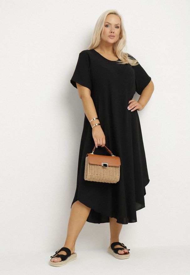 Born2be - Czarna Rozkloszowana Sukienka z Bawełną Elzedia. Okazja: na co dzień. Kolor: czarny. Materiał: bawełna. Typ sukienki: rozkloszowane. Styl: casual, elegancki