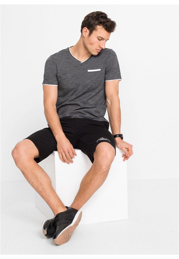 bonprix - Bermudy z dżerseju z czystej bawełny organicznej. Kolor: czarny. Materiał: jersey, bawełna. Wzór: nadruk