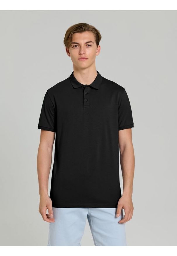 Sinsay - Bawełniana koszulka polo - czarny. Typ kołnierza: polo. Kolor: czarny. Materiał: bawełna