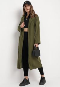 Born2be - Zielony Płaszcz Oversize z Wiązanym Paskiem Ziyanna. Kolor: zielony. Materiał: materiał. Długość: długie. Wzór: aplikacja #1