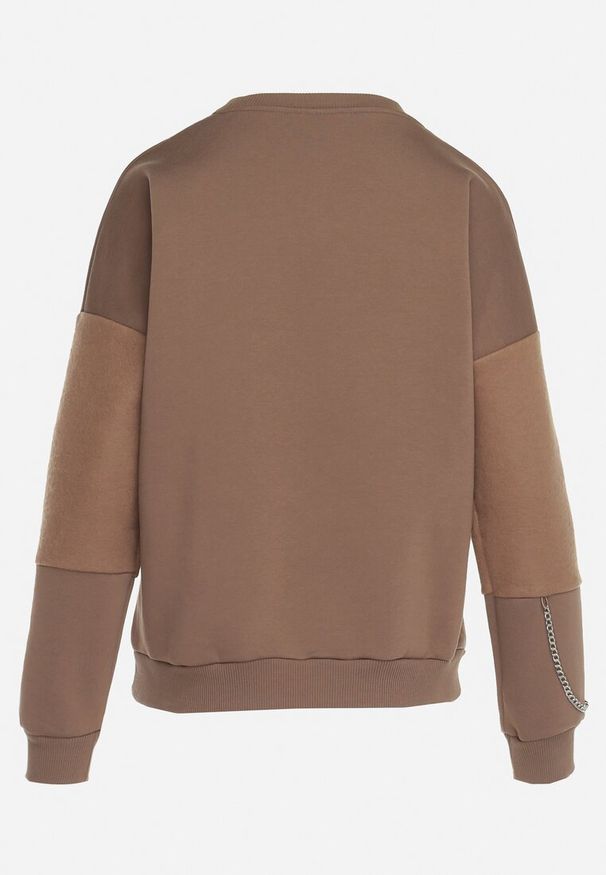 Born2be - Brązowa Bluza z Ozdobnym Łańcuszkiem Letonia. Typ kołnierza: bez kaptura. Kolor: brązowy. Materiał: bawełna, tkanina. Wzór: aplikacja