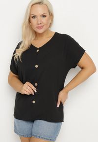 Born2be - Czarna Bluzka Ozdobiona Guziczkami z Przodu Mepiana. Okazja: na co dzień. Kolor: czarny. Materiał: jeans. Długość rękawa: krótki rękaw. Długość: krótkie. Wzór: aplikacja. Styl: klasyczny, elegancki, casual