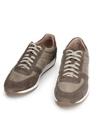 Wittchen - Męskie sneakersy z różnych skór beżowe. Okazja: na co dzień. Nosek buta: okrągły. Kolor: beżowy. Materiał: skóra, nubuk