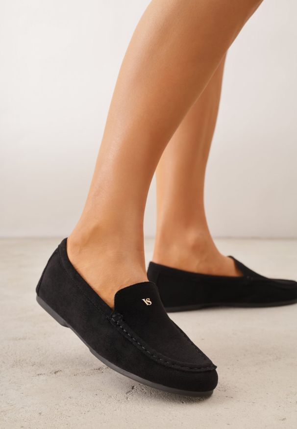 Renee - Czarne Mokasyny VICES z Wkładką ze Skóry Naturalnej i Metalicznym Elementem Alcimene. Nosek buta: okrągły. Kolor: czarny. Materiał: skóra. Obcas: na obcasie. Wysokość obcasa: niski