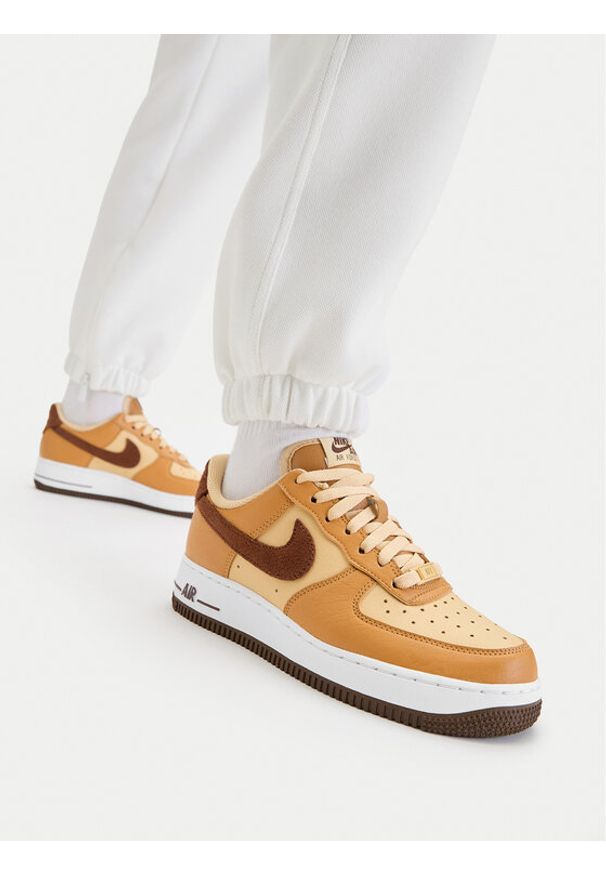 Nike Sneakersy Air Force 1 '07 Next Nature HQ3905 200 Beżowy. Kolor: beżowy. Materiał: skóra. Model: Nike Air Force