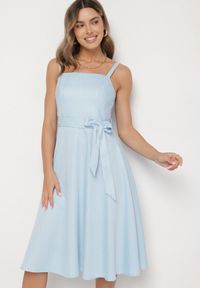 Born2be - Niebieska Sukienka z Wiskozą ze Wzorem Pasków Dolereia. Okazja: na co dzień. Kolor: niebieski. Materiał: wiskoza. Długość rękawa: na ramiączkach. Styl: klasyczny, casual. Długość: midi #5