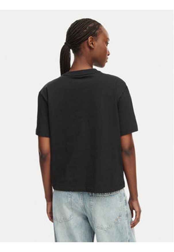 Calvin Klein Jeans T-Shirt LV047F820G Czarny Regular Fit. Kolor: czarny. Materiał: bawełna