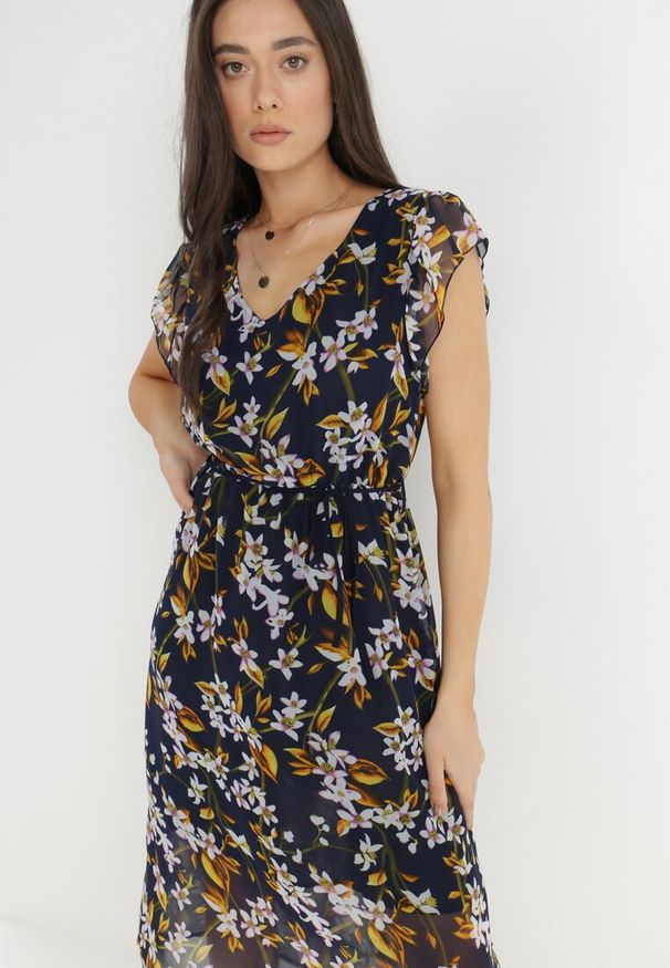 Born2be - Granatowa Sukienka Gobney. Kolor: niebieski. Materiał: wiskoza, materiał, tkanina. Długość rękawa: krótki rękaw. Wzór: kwiaty. Długość: midi