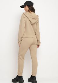 Born2be - Ciemnobeżowy Pikowany Komplet Dresowy z Bawełną Bluza z Kapturem i Spodnie Joggery Evalisseia. Kolor: beżowy. Materiał: bawełna, dresówka #5