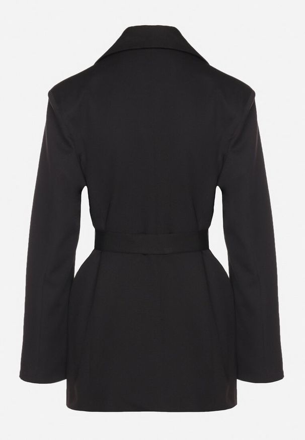 Renee - Czarna Marynarka Oversize z Usztywnioną Linią Ramion i Paskiem Diolisa. Okazja: na spotkanie biznesowe, na co dzień. Kolor: czarny. Materiał: jeans. Styl: elegancki, biznesowy, casual
