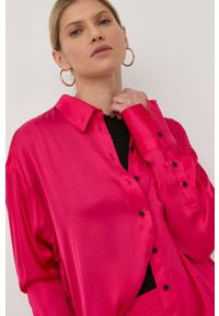 Birgitte Herskind koszula damska kolor fioletowy relaxed z kołnierzykiem klasycznym. Typ kołnierza: kołnierzyk klasyczny. Kolor: fioletowy. Materiał: guma, tkanina. Długość rękawa: długi rękaw. Długość: długie. Styl: klasyczny