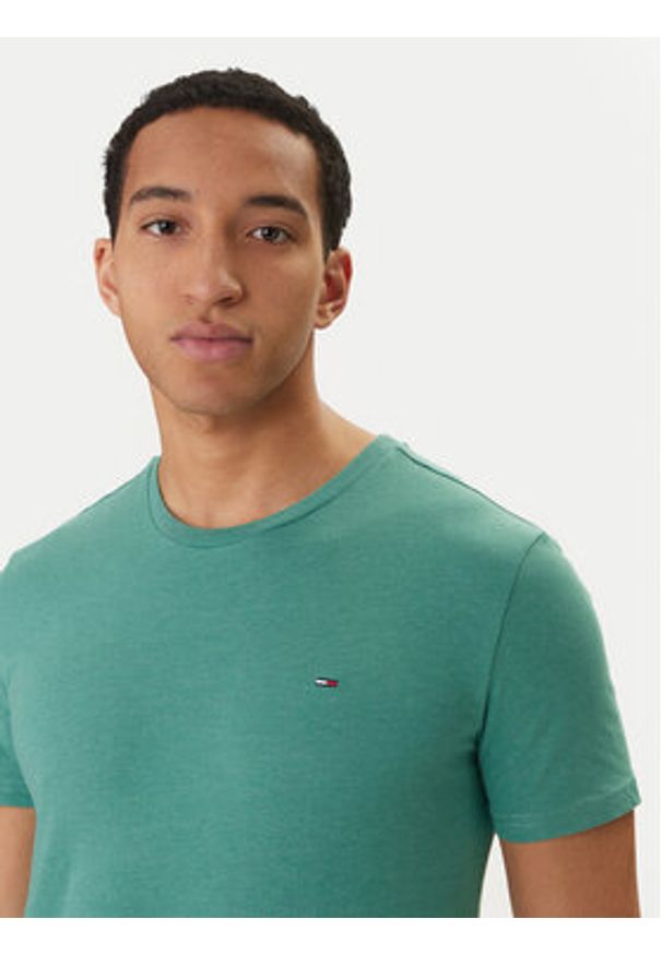 Tommy Jeans T-Shirt DM0DM20363 Zielony Slim Fit. Kolor: zielony. Materiał: bawełna