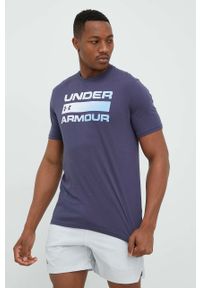 Under Armour t-shirt męski kolor niebieski. Kolor: fioletowy. Materiał: dzianina. Wzór: nadruk