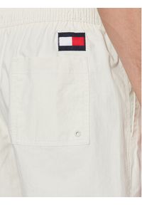 TOMMY HILFIGER - Tommy Hilfiger Szorty kąpielowe UM0UM02048 Biały Slim Fit. Kolor: biały. Materiał: syntetyk #4