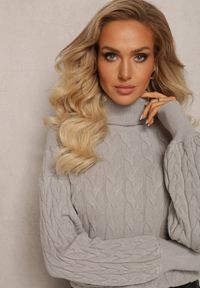 Renee - Szary Sweterkowy Golf o Warkoczykowym Splocie Taitusi. Typ kołnierza: golf. Kolor: szary. Wzór: ze splotem. Sezon: jesień, zima