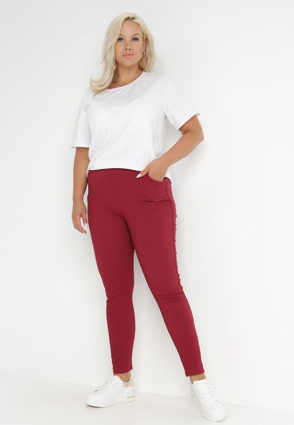 Born2be - Bordowe Spodnie Skinny Renaya. Kolor: czerwony. Materiał: polar. Długość: długie