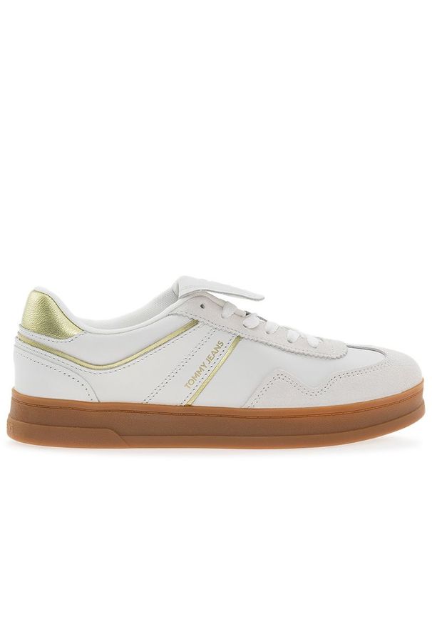 Buty Tommy Jeans The Greenwich EN0EN02715-0LX - białe. Zapięcie: sznurówki. Kolor: biały. Materiał: guma, poliester, zamsz, skóra, tkanina. Szerokość cholewki: normalna. Sezon: lato