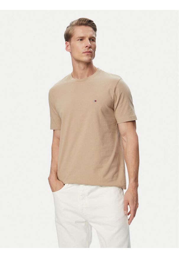 TOMMY HILFIGER - Tommy Hilfiger T-Shirt Ess Seasonal MW0MW39995 Beżowy Regular Fit. Kolor: beżowy. Materiał: bawełna