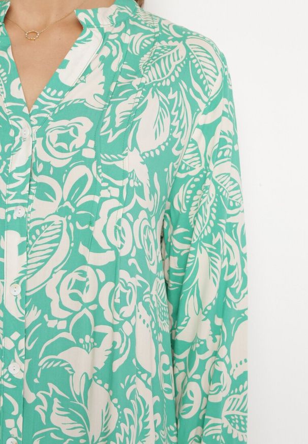 Born2be - Zielona Koszulowa Sukienka Mini o Rozkloszowanym Fasonie z Kwiatowym Motywem Hexama. Typ kołnierza: kołnierzyk stójkowy. Kolor: zielony. Długość rękawa: długi rękaw. Wzór: kwiaty. Sezon: wiosna, lato. Typ sukienki: koszulowe. Długość: mini