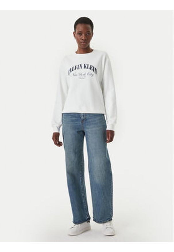 Calvin Klein Jeans Bluza Logo Graphic LV047F818G Biały Regular Fit. Kolor: biały. Materiał: bawełna