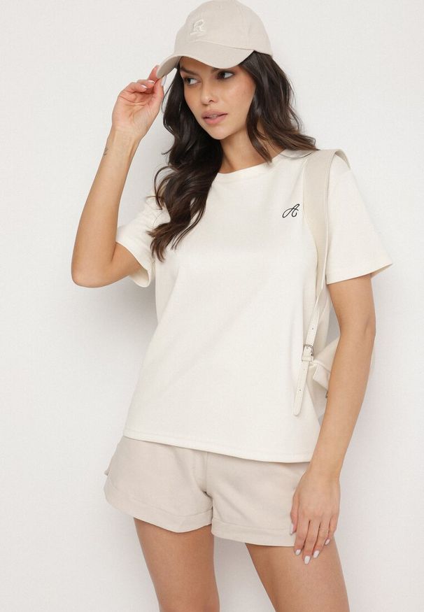 Born2be - Jasnobeżowy T-shirt o Klasycznym Kroju z Ozdobnym Haftem Galerrena. Okazja: na co dzień, na spotkanie biznesowe, do pracy. Kolor: beżowy. Materiał: jeans. Wzór: haft. Styl: klasyczny