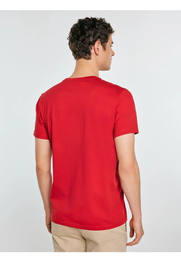 Big-Star - Koszulka męska z kontrastowym nadrukiem czerwona Sers 603. Okazja: na co dzień. Kolor: czerwony. Materiał: dzianina. Wzór: nadruk. Styl: casual, klasyczny