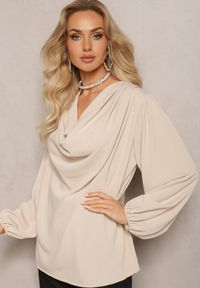 Renee - Beżowa Elegancka Bluzka z Marszczeniem i Zakładką Blusai. Kolor: beżowy. Styl: elegancki #3