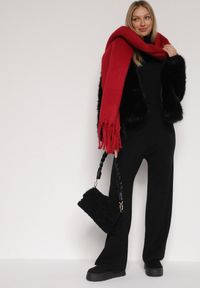 Born2be - Bordowy Szalik z Frędzlami Owedarria. Okazja: na co dzień. Kolor: czerwony. Materiał: dresówka, jeans. Styl: casual, elegancki #4