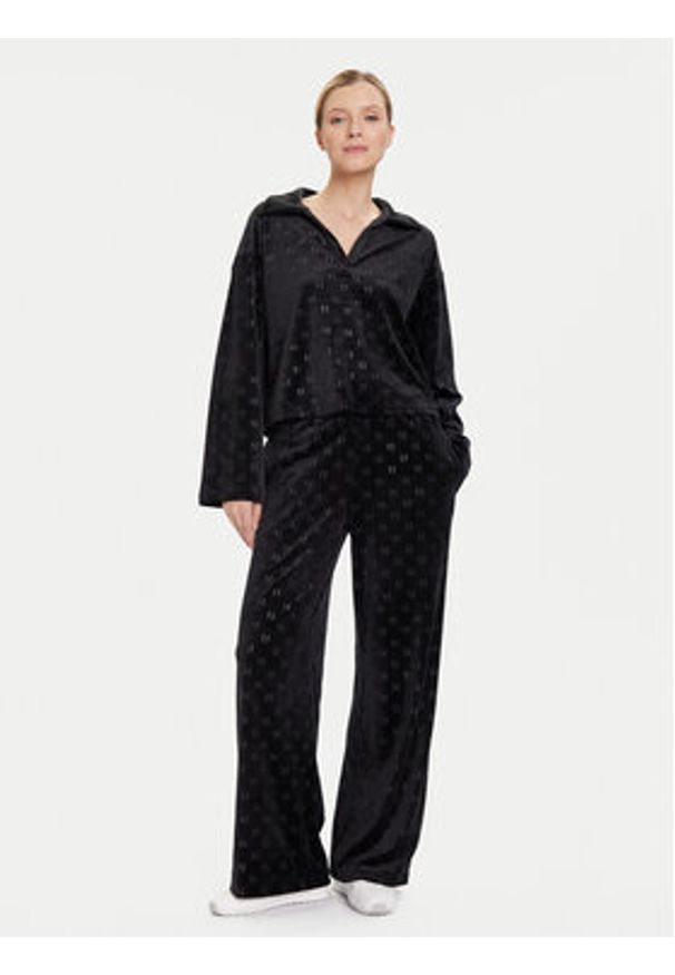 Karl Lagerfeld - KARL LAGERFELD Bluzka A4W44007 Czarny Regular Fit. Typ kołnierza: dekolt w karo. Kolor: czarny. Materiał: syntetyk