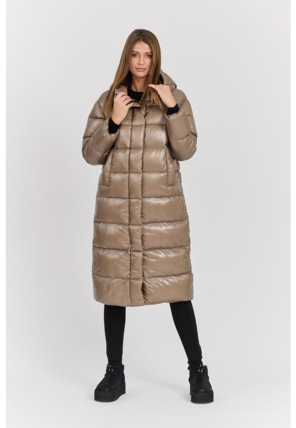 Hetrego - HETREGO Beżowy damski płaszcz puchowy Tara Woman Oversized Quilted Coat, Rozmiar 40 EU - 44 IT. Kolor: beżowy. Materiał: puch. Długość rękawa: długi rękaw. Długość: długie