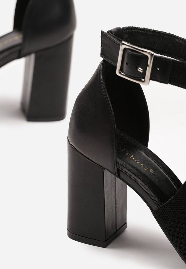 Born2be - Czarne Sandały na Słupku z Ażurową Cholewką i Paskiem z Klamrą Belritia. Okazja: na co dzień. Zapięcie: klamry. Kolor: czarny. Materiał: jeans. Wzór: ażurowy. Obcas: na słupku. Styl: casual, elegancki