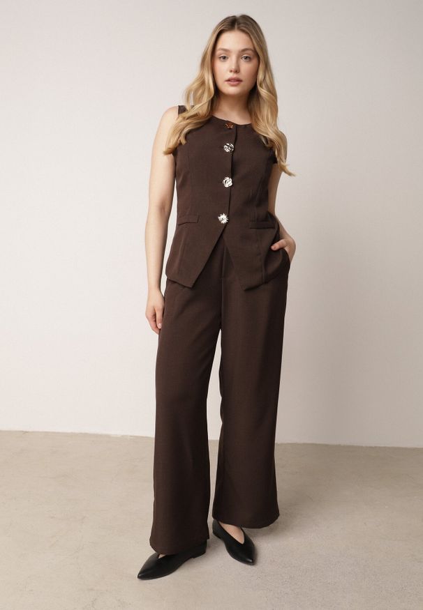 Born2be - Brązowy Komplet Garniturowy z Bawełną Kamizelka i Szerokie Spodnie Sererissa. Kolor: brązowy. Materiał: bawełna