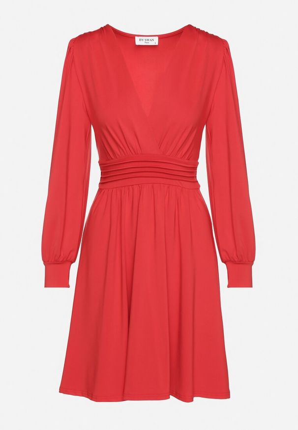 Born2be - Czerwona Rozkloszowana Sukienka z Wiskozą Selithiel. Okazja: na wesele, na ślub cywilny, na imprezę. Typ kołnierza: dekolt w serek. Kolor: czerwony. Materiał: wiskoza. Styl: elegancki