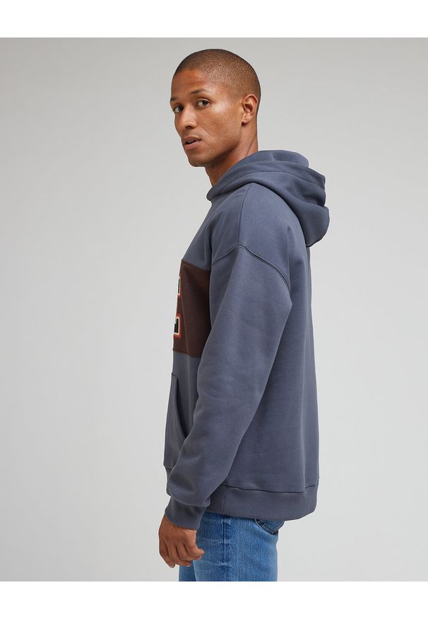 Lee - LEE SEASONAL HOODIE MĘSKA BLUZA Z KAPTUREM NIEROZPINANA DUSTY NAVY LM07RHA72. Typ kołnierza: kaptur. Styl: klasyczny