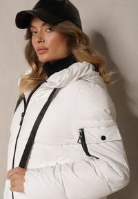 Renee - Biała Pikowana Kurtka o Prostym Kroju z Kapturem i Kieszeniami Miriara. Okazja: na co dzień, na spacer. Typ kołnierza: kaptur. Kolor: beżowy. Materiał: jeans. Sezon: zima. Styl: casual, elegancki #5