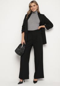 Born2be - Czarna Długa Marynarka z Rękawami 3/4 Ozdobionymi Marszczeniami Banette. Okazja: na spotkanie biznesowe, na co dzień. Kolekcja: plus size. Kolor: czarny. Materiał: jeans. Długość: długie. Wzór: aplikacja. Styl: klasyczny, casual, biznesowy #6
