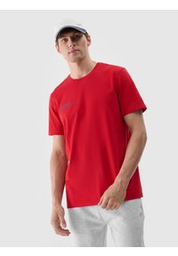 4f - T-shirt z nadrukiem męski - czerwony. Okazja: na co dzień. Kolor: czerwony. Materiał: bawełna, dzianina, jersey. Długość rękawa: krótki rękaw. Długość: krótkie. Wzór: nadruk. Styl: casual, sportowy #1