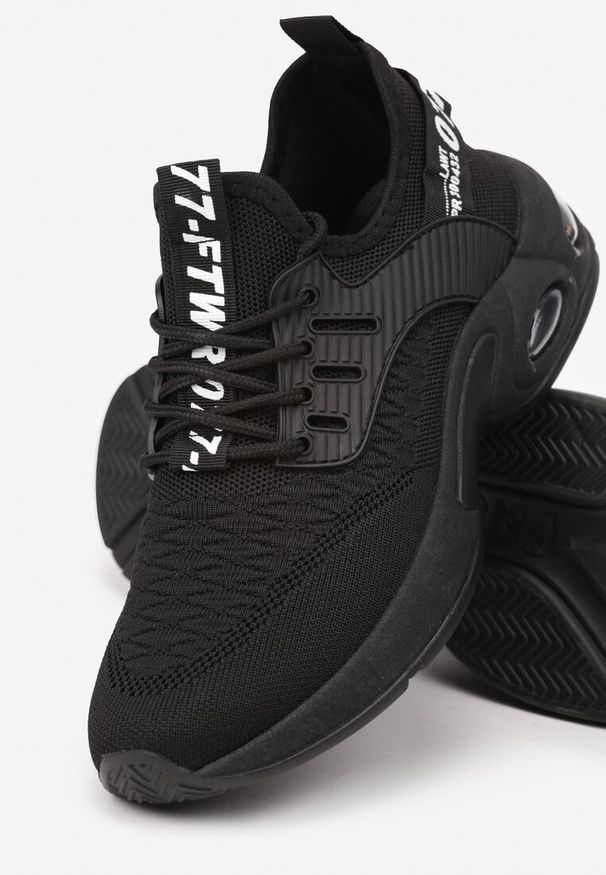 Born2be - Czarne Buty Sportowe z Napisami Klymitheme. Zapięcie: bez zapięcia. Kolor: czarny. Materiał: materiał. Wzór: napisy