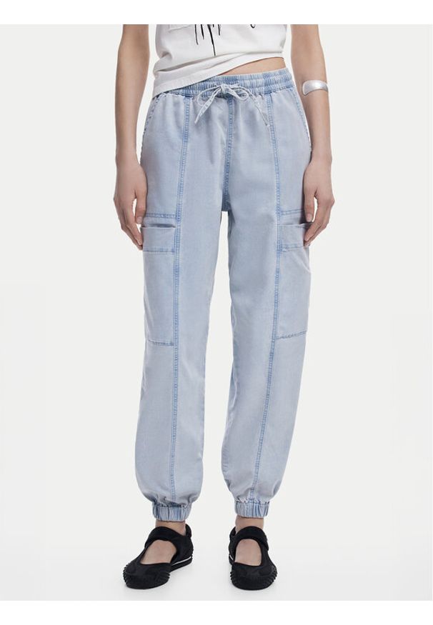 Desigual Jeansy Georgia 25SWDD42 Niebieski Loose Fit. Kolor: niebieski