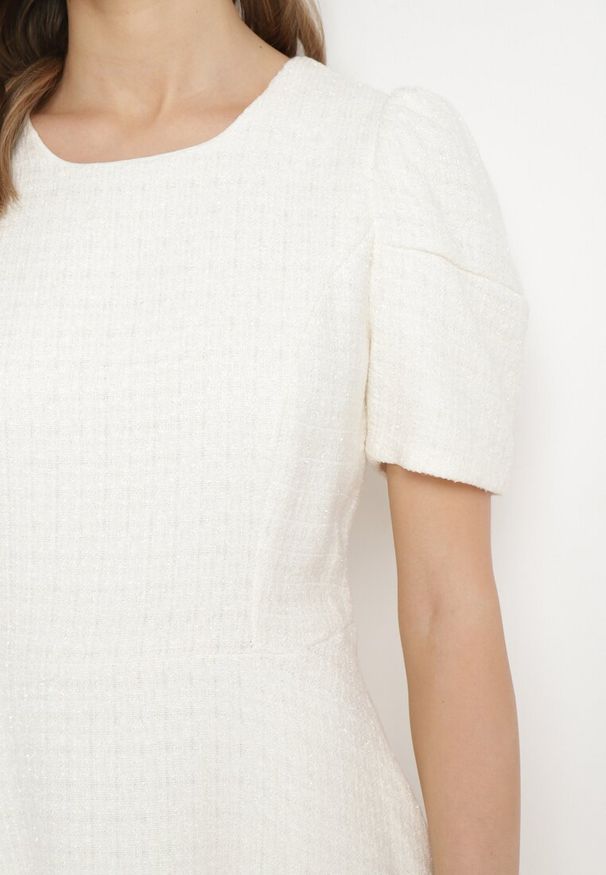 Born2be - Biała Sukienka Mini Rozkloszowana z Bufkami na Ramionach Oanne. Kolor: biały. Sezon: lato. Długość: mini