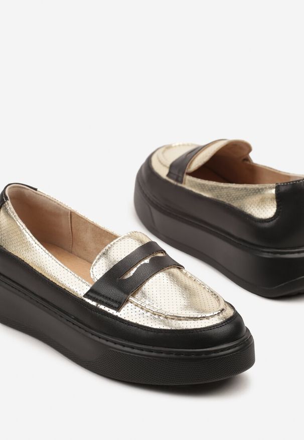Born2be - Czarne Mokasyny Skórzane na Grubej Podeszwie Odrelle. Okazja: na co dzień, na spacer. Kolor: czarny. Materiał: skóra. Styl: elegancki, casual