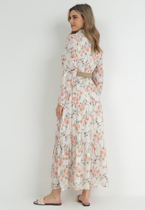 Born2be - Biała Rozkloszowana Sukienka Maxi z Kołnierzykiem i Plecionym Paskiem Celline. Kolor: biały. Wzór: nadruk, aplikacja, kwiaty. Typ sukienki: kopertowe. Długość: maxi