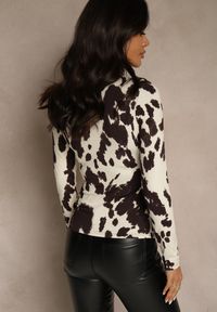 Renee - Brązowa Bluzka z Wiskozą i Kwadratowym Dekoltem w Łaty Retelirna. Typ kołnierza: dekolt kwadratowy. Kolor: brązowy. Materiał: wiskoza. Styl: klasyczny #3