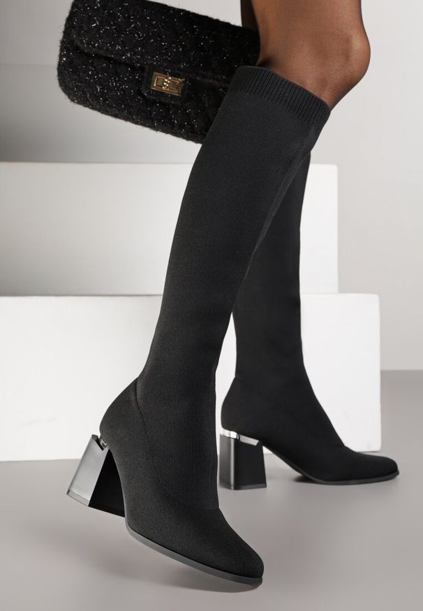 Born2be - Czarne Skarpetkowe Kozaki VICES na Słupku z Metaliczną Aplikacją Rakaria. Okazja: na spotkanie biznesowe, do pracy, na co dzień. Kolor: czarny. Materiał: jeans. Wzór: aplikacja. Obcas: na słupku. Styl: elegancki, casual, biznesowy. Wysokość obcasa: średni