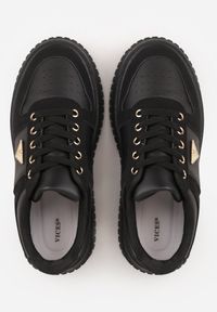 Born2be - Czarne Sneakersy VICES na Grubej Podeszwie z Tłoczeniami Zdobione Aplikacją Cezara. Okazja: na co dzień, do pracy. Kolor: czarny. Materiał: jeans. Wzór: aplikacja #6